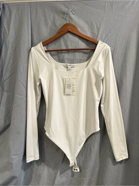 AND NOW THIS White Long-Sleeve Scoop Bodysuit - Slim Fit
